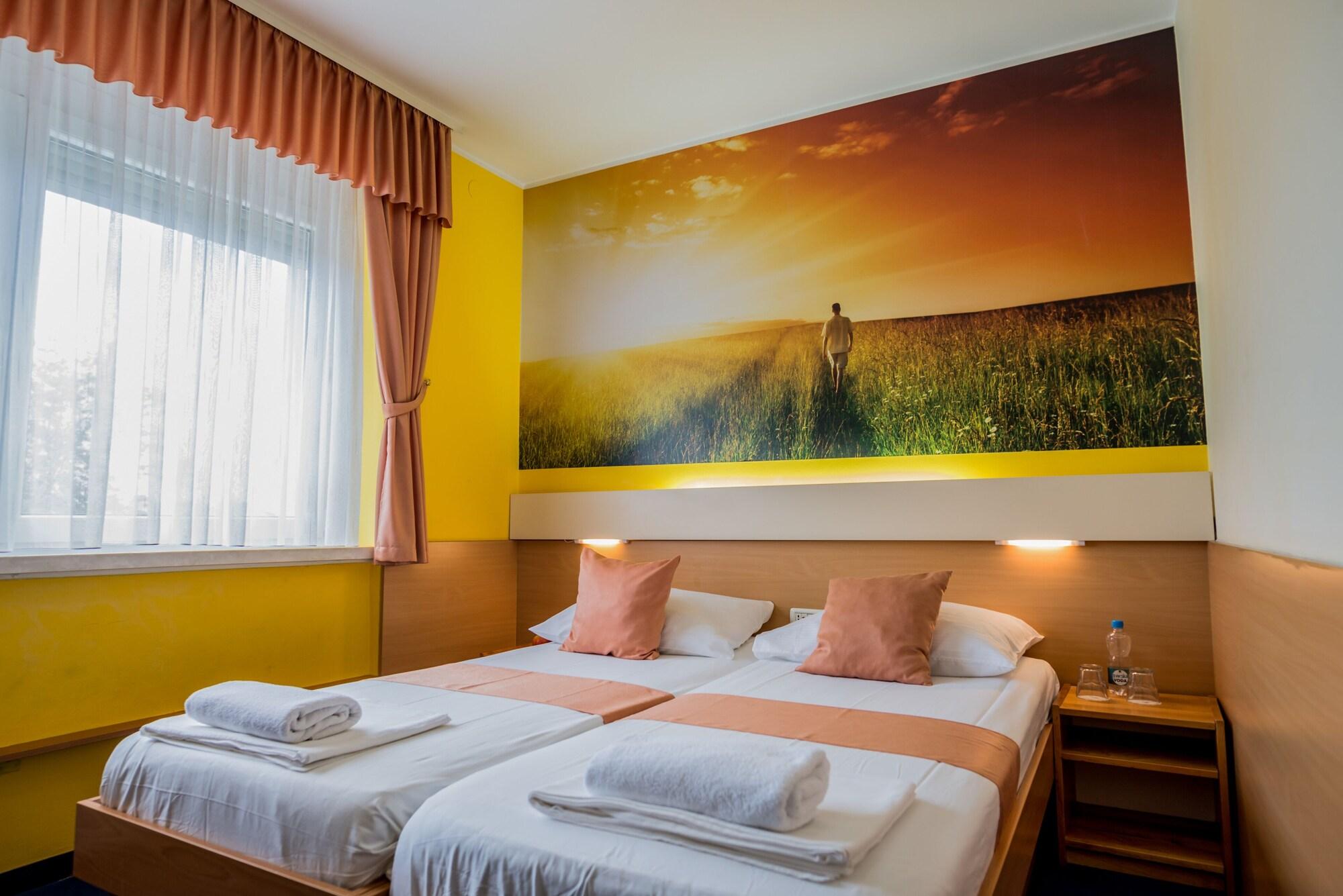 Hotel Tabor Марибор Экстерьер фото