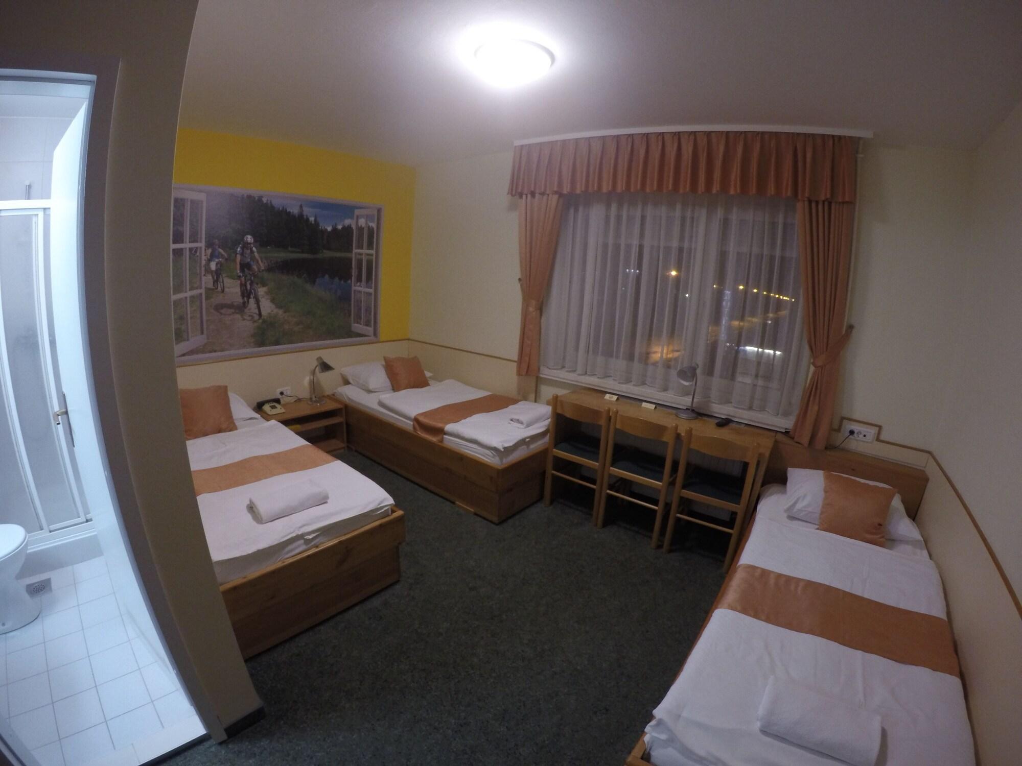 Hotel Tabor Марибор Экстерьер фото