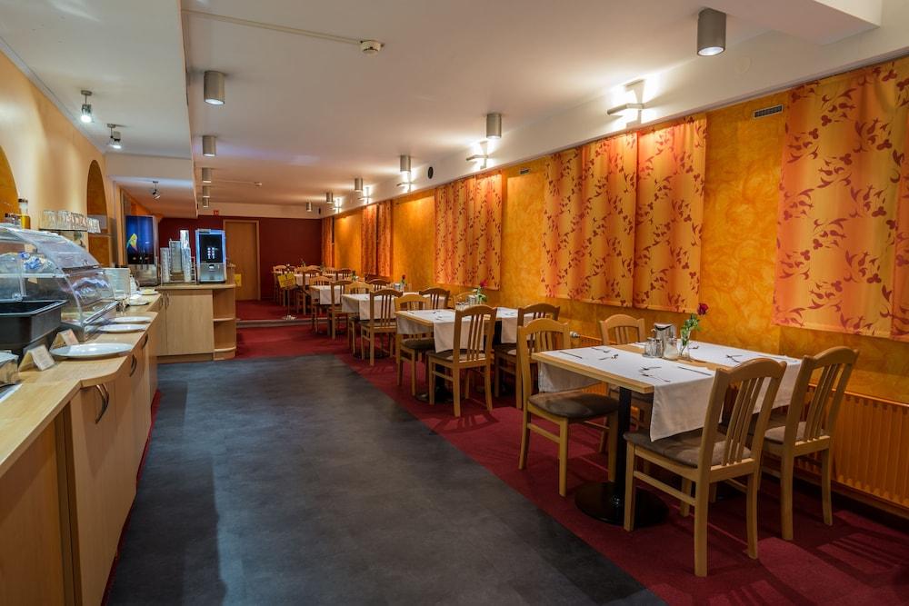 Hotel Tabor Марибор Экстерьер фото
