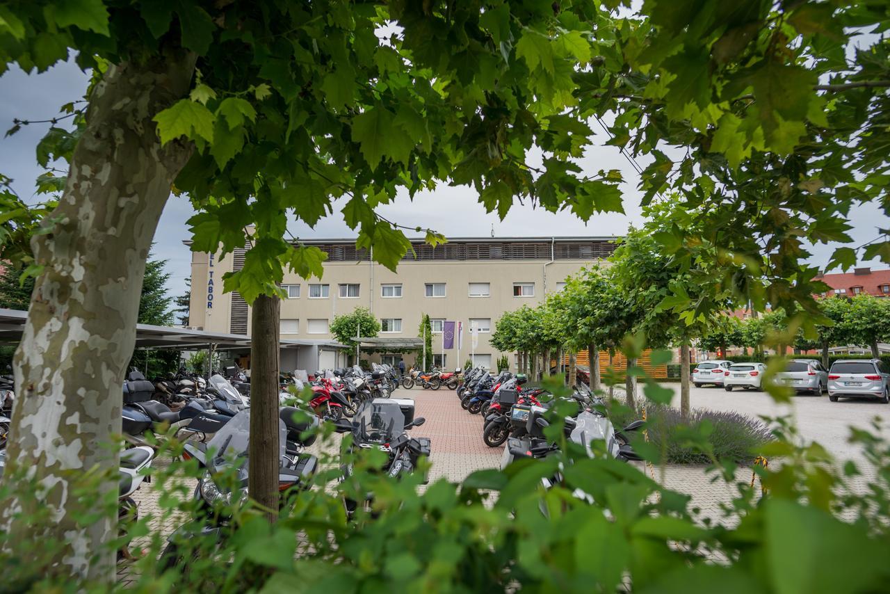 Hotel Tabor Марибор Экстерьер фото