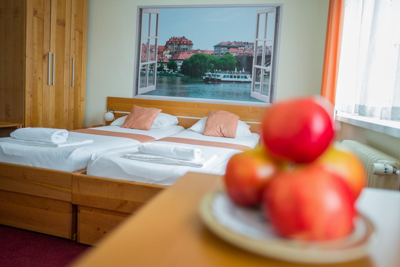 Hotel Tabor Марибор Экстерьер фото